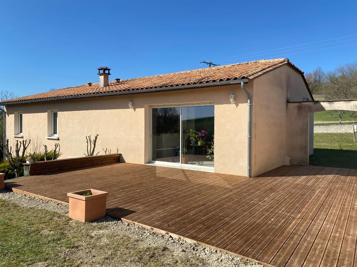 Création d'une terrasse en bois près de Tocane-Saint-Apre (24)