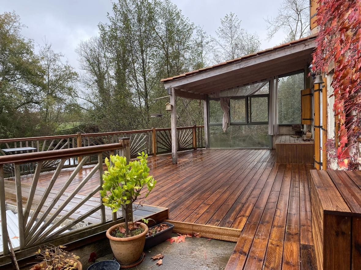 Création d'une terrasse en bois en Dordogne