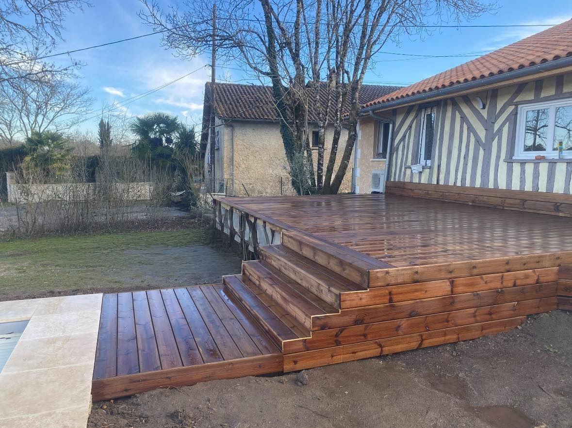 Création d'une terrasse en bois avec escalier près de Tocane-Saint-Apre (24)
