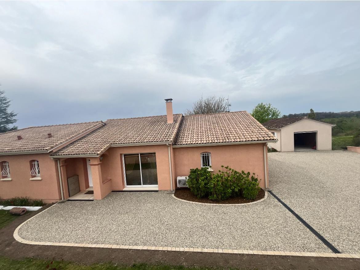 Création d'une allée autour et devant une maison à proximité de Tocane Saint Apre